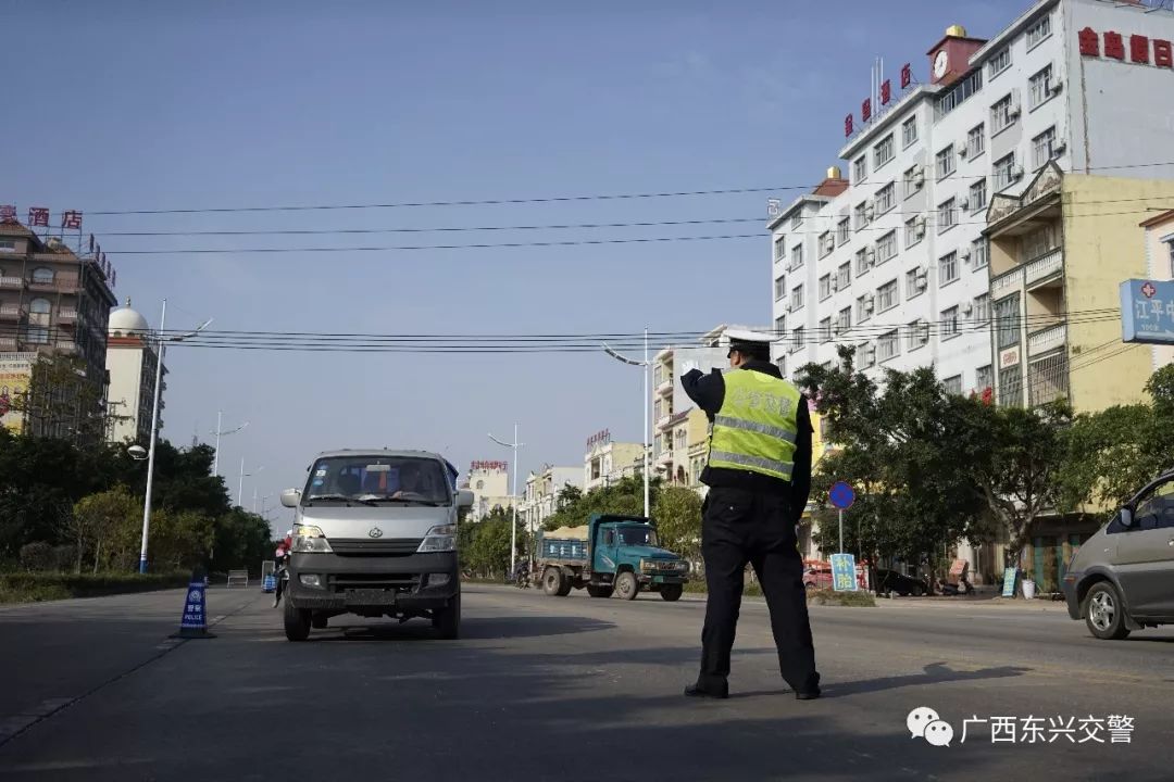 东兴街道优化交通环境，提升居民出行体验的最新报道