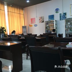 阳江市图书馆新领导团队引领下的新气象