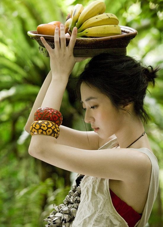 桂纶镁时尚魅力写真，独特气质与时尚完美融合展现风采神韵