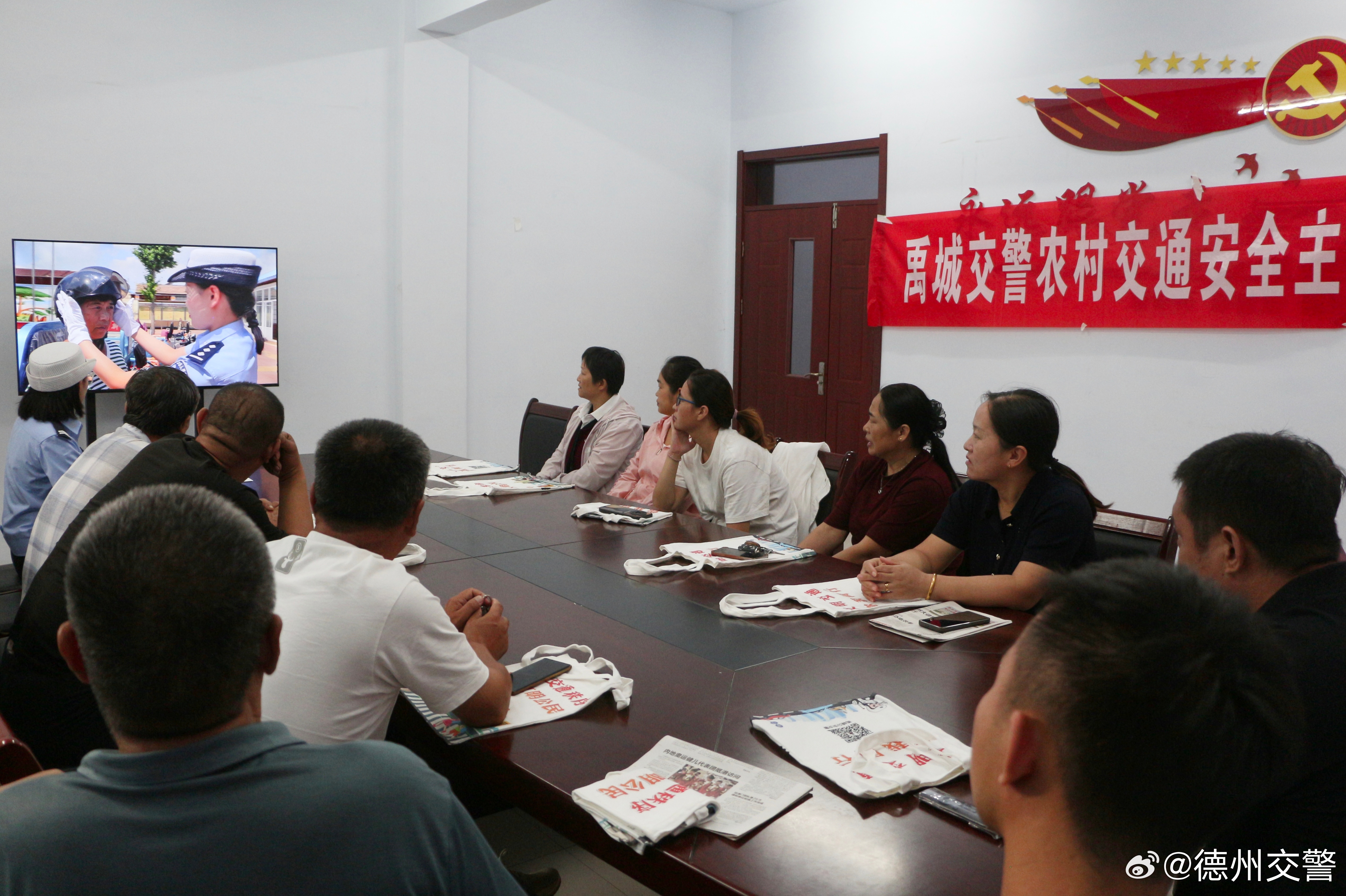 前峰村委会乡村道路升级与交通发展动态新闻报导