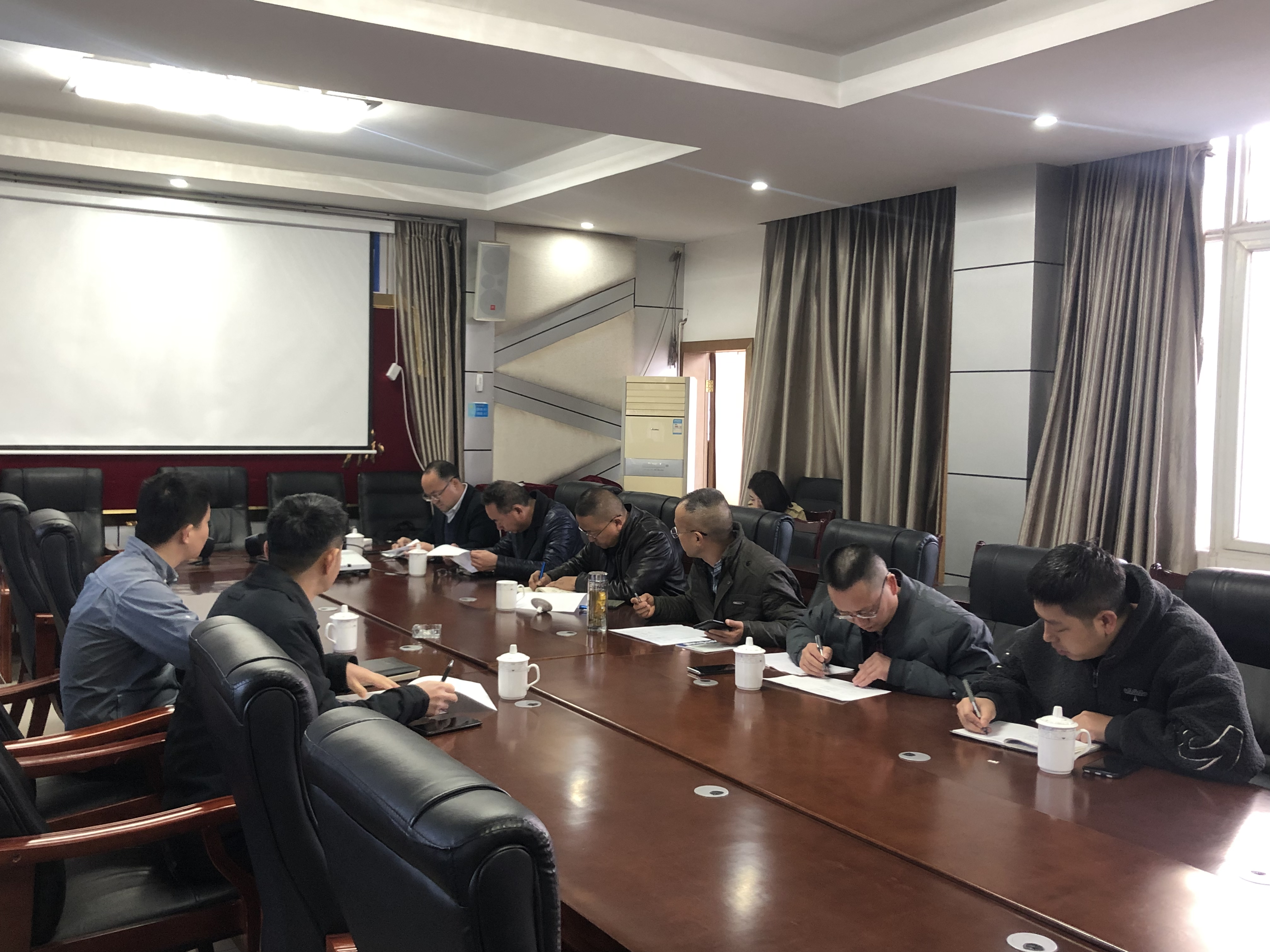 西昌市财政局领导团队引领财政新篇章